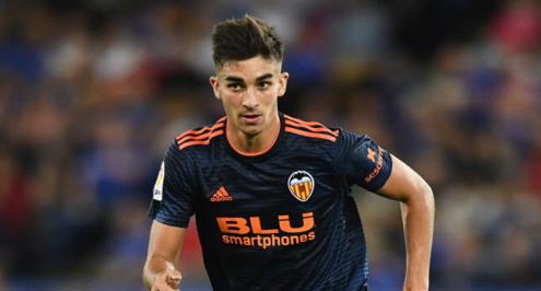 هدف مانشستر سيتي.. من هو فيران توريس الذي جذب أنظار جوارديولا؟